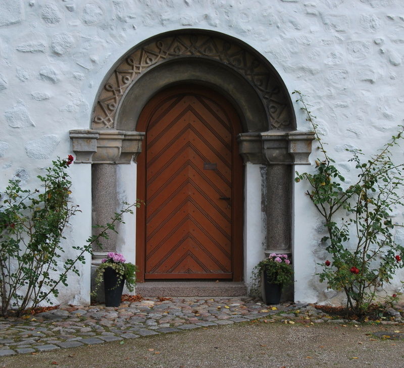 outdoors, closed, security, architectural column, bosau, feldstein, house, plant, protection, entrance, the past, wall - building feature, nature, plastered
