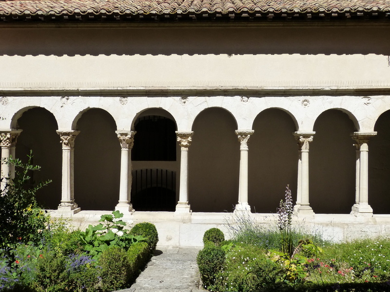 rhaeto romanic, outdoors, spiritual, courtyard, growth, cloister, repetition, history, side by side, building, in a row, balustrade, meditation, faith