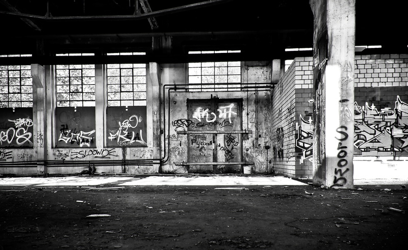 leave, industrial plant, lapsed, lost places, factory building, 4K, destroyed, run down, break up, Factory, dark, Old, wall painting, black and white