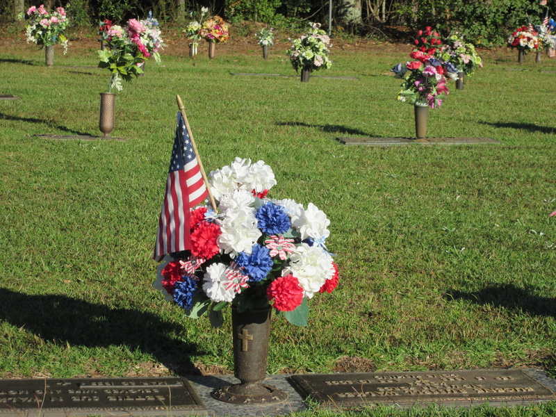 remember, day, full length, patriotism, adult, flag, childhood, nature, bury, honor, bouquet, flower, burial, flowering plant, 4K, american, peace, grief