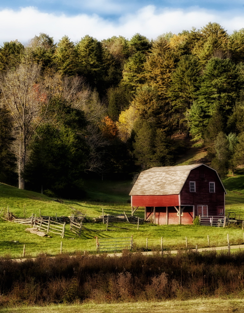 boundary, built structure, color Image, field, building exterior, land, fall, scenics, house, fence, no People, nature, cirrus clouds, grass, barn house