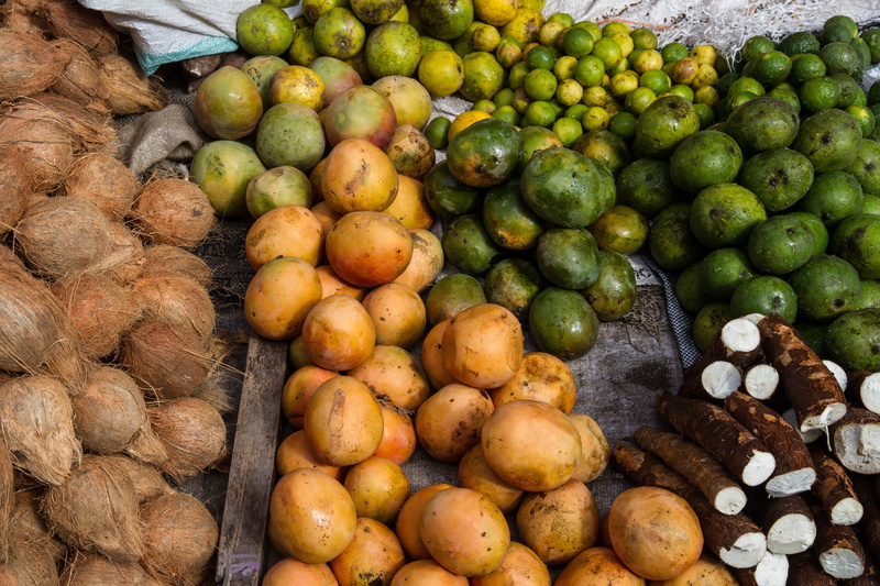 vegetables, market stall, orange, large group of objects, mango, food, kokosnoss, freshness, no people, fruit, sale, bundle, mango fruit, purchasing, citrus fruit