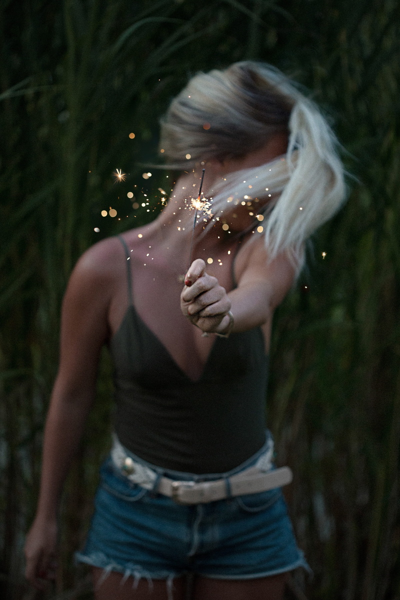 girl, out, real people, land, hairstyle, lifestyles, lady, standing, crackle, fashion, leisure activity, motion, plant, tree, 4K, women, adult, hold, outdoors