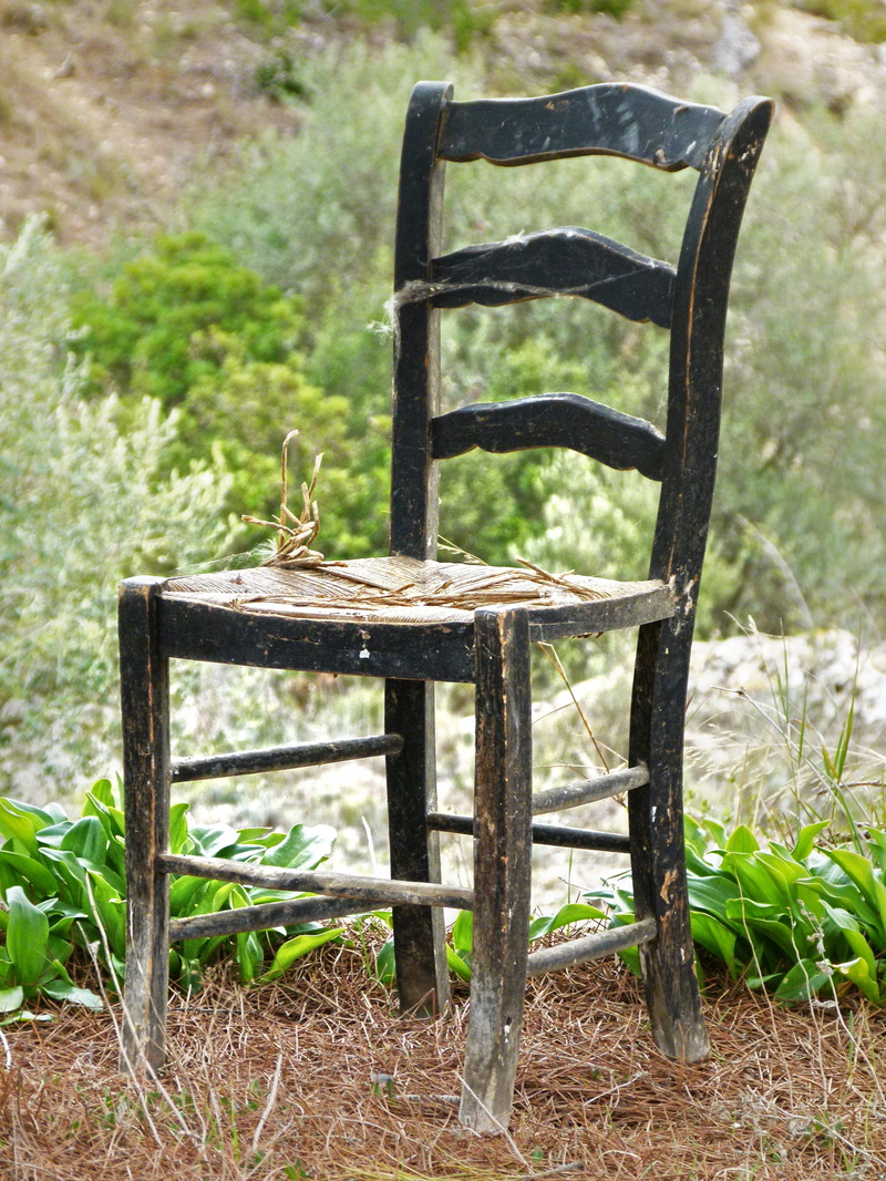 wood - material, abandoned, old, outdoors, focus on foreground, nature, empty, field, furniture, day, plant, 4K, metal, table, soledad, wood, absence