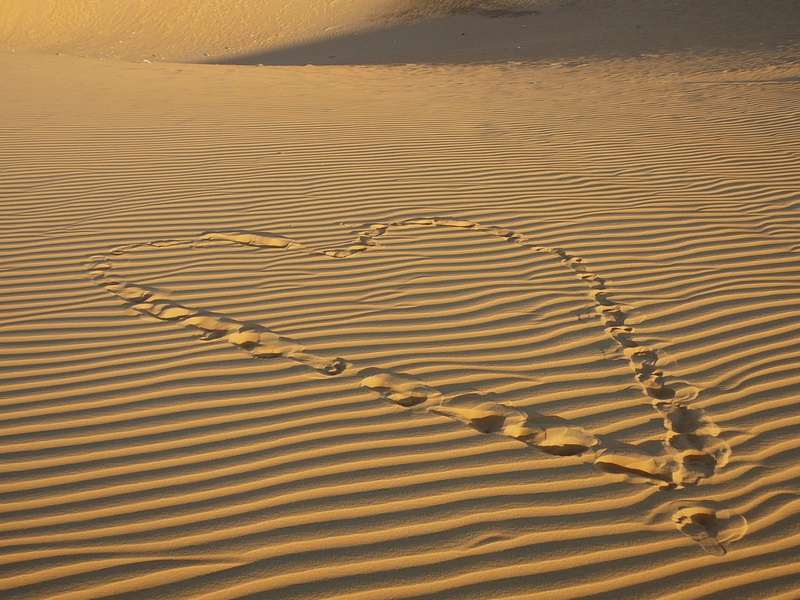 day, sand, beauty in nature, no people, atmospheric, high angle view, natural pattern, tranquil scene, 2K, pattern, desert, nature, scenics - nature, heart