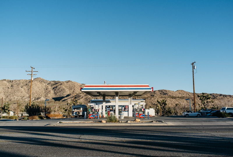 building exterior, transportation, valley, 4K, mountain, motor vehicle, yucca, street, nature, sky, near, copy space, day, tree, car, sunlight, sunny