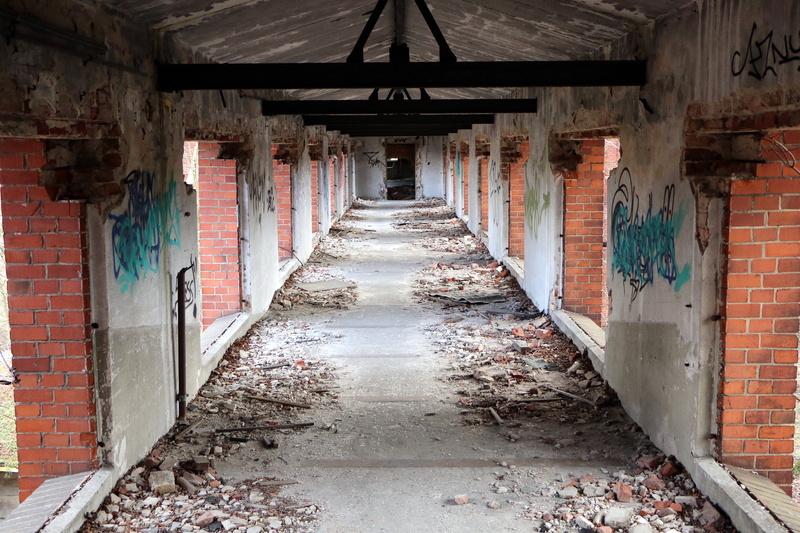 forget, dark, transient, deterioration, the way forward, diminishing perspective, 5K, messy, damaged, house, direction, empty, abandoned, weird, gang