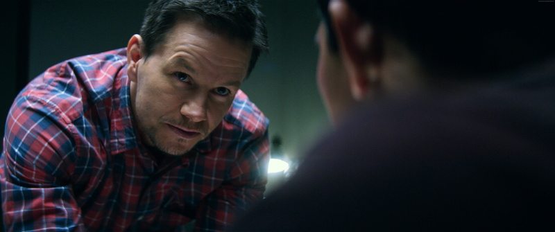 looking, men, portrait, sitting, males, contemplation, checked pattern, mid adult, emotion, 8K, selective focus, Mile 22, headshot, 8K, Mark Wahlberg