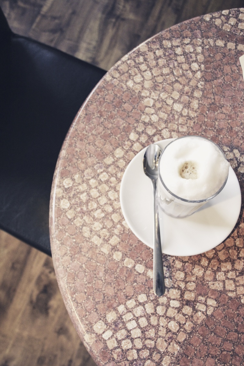 saucer, table, high angle view, batten, froth, relaxation, cafe, coffee - drink, focus on foreground, no people, mug, 2K, latte macchiato, caffeine, place mat