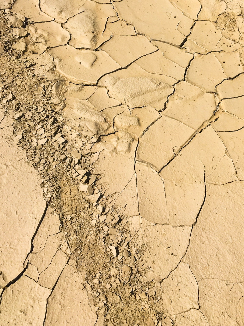 damaged, desert, cracked, heat - Temperature, monochrome, extreme Terrain, summer, backgrounds, dirt, ground, textured, yellow, pattern, natural Disaster