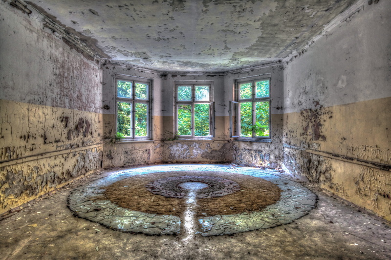 weathered, no people, domestic room, indoors, dirt, lost, lung healing institution, building, run-down, decline, lapsed, abandoned places, 5K, damaged