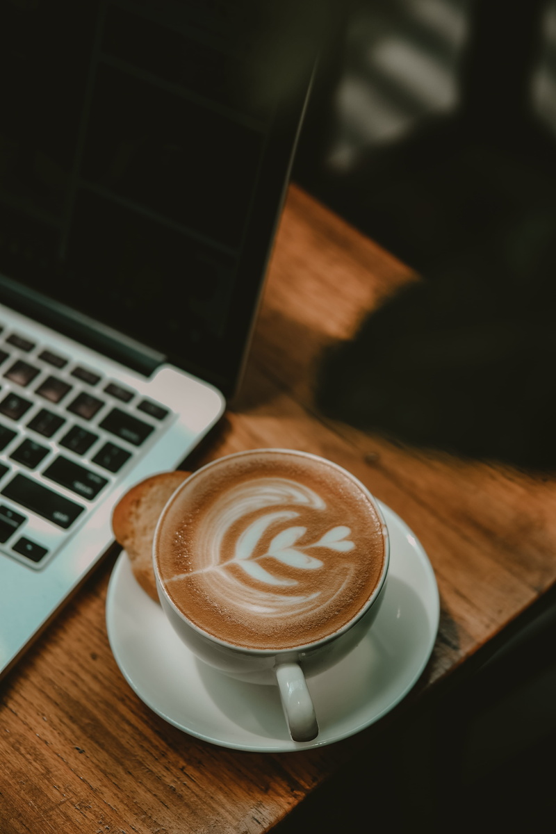 coffee, drink, no people, 4K, still life, food and drink, hot drink, working, cappuccino, computer, saucer, latte, indoors, froth art, keyboard, technology