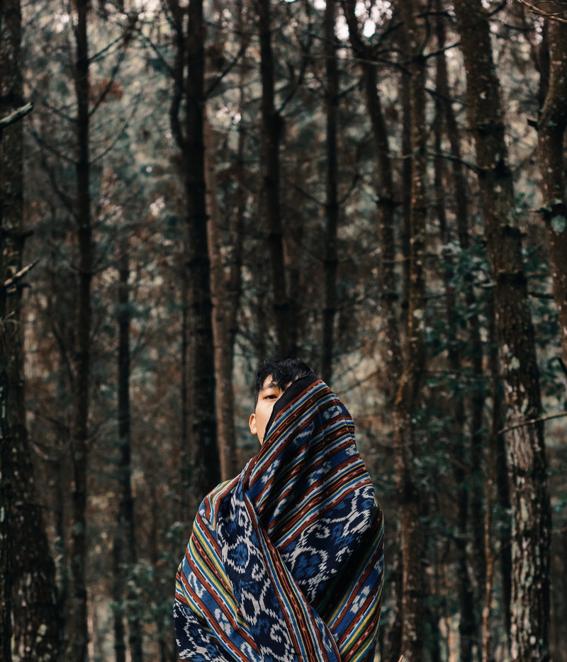 trunk, real people, one person, clothing, tree trunk, experimental, 2K, nature, cloak, casual clothing, rear view, fashion, lifestyles, robe, apparel