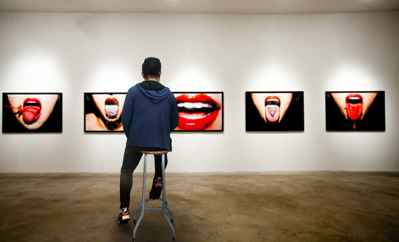 young adult, art, 1080P, mouth, sitting, one person, person, stool, blue, picture frame, graphic, rear view, red, photo gallery, human representation