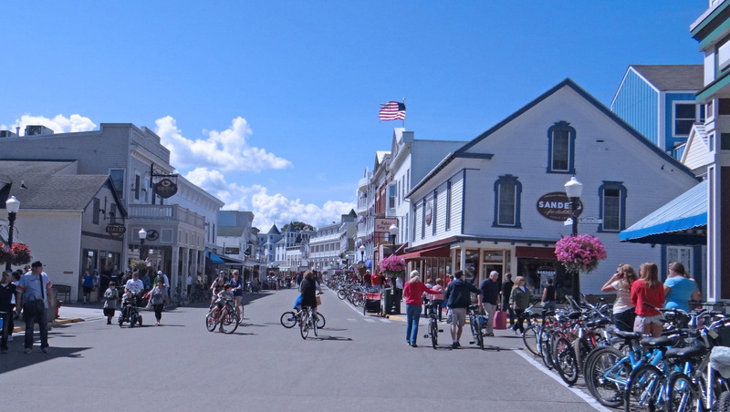 editorial, sign, city life, nature, tourists, clouds, walking, transportation, winter, blue, sky, buildings, Visitors, Mackinac Island, architecture, city