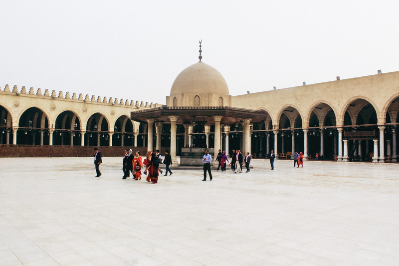 clear sky, history, courtyard, tourists, religions, egypt, crowd, building, people, travel, 5K, group of people, architecture, religion, masjid amr ibn el aas