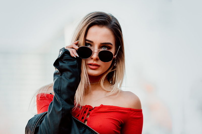 leather jackets, focus on foreground, 1080P, looking at camera, one person, looking into the distance, beauty, bare shoulders, front view, hair, beautiful woman