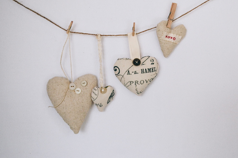 heart shape, 4K, communication, still life, white background, no people, four, buntingsa, text, emotion, hanging, decoration, hearts, button, pillows