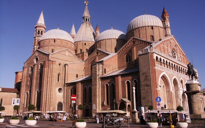 tower, spire, dome, building, religion, sky, city, built structure, building exterior, basilica of saint anthony of padua, 1080P, spirituality, clear sky