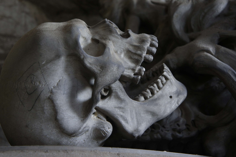 human representation, cemetery, scare, tooth, architecture, archaeology, indoors, art and craft, 4K, no people, bite, statue, human, history, death, place of worship