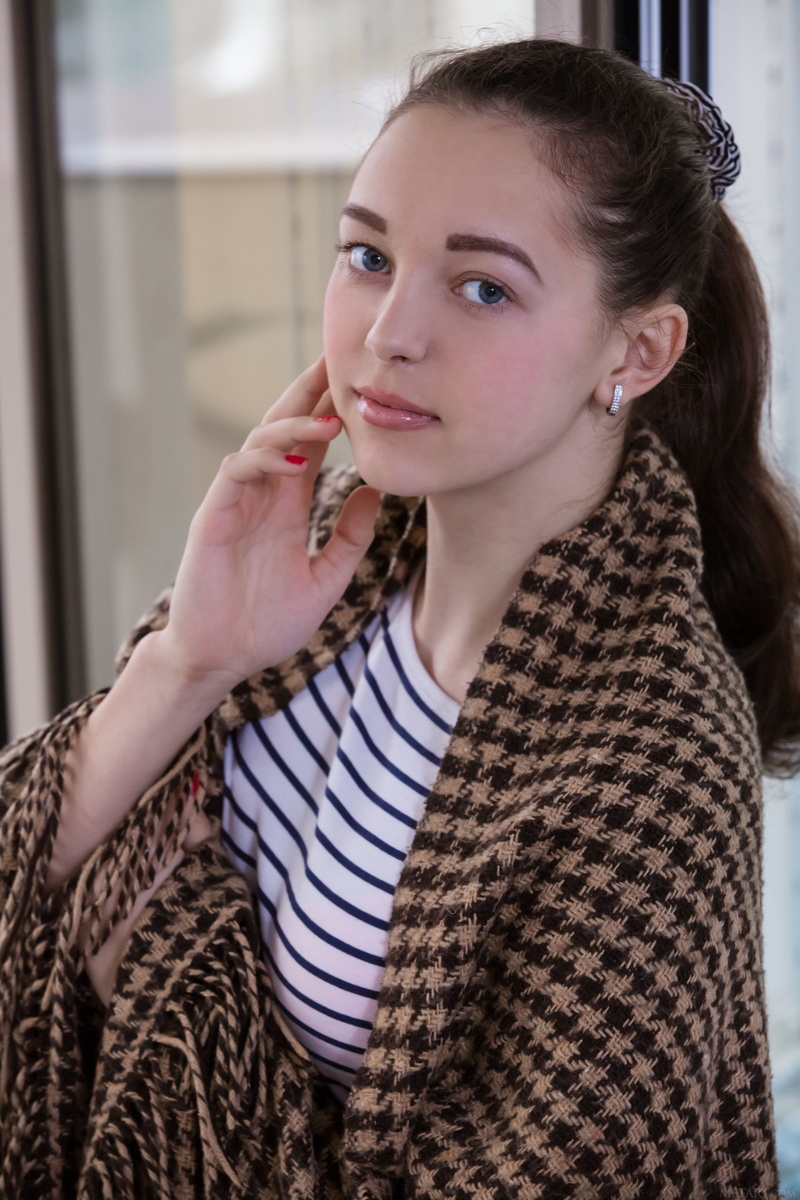 offspring, one person, girls, smiling, lifestyles, indoors, Solange, hairstyle, 5K, long hair, casual clothing, portrait display, brunette, window, red nails