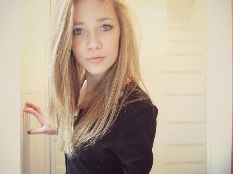 hairstyle, long hair, standing, painted nails, indoors, casual clothing, teenager, beauty, beautiful woman, waist up, child, real people, girls, lifestyles