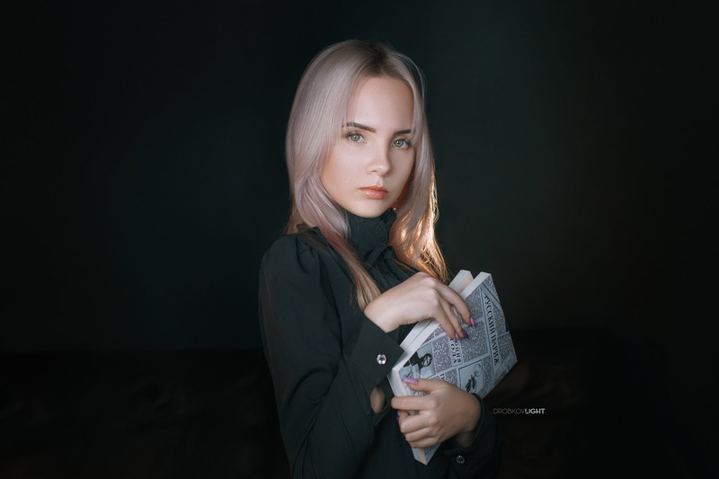 2K, hairstyle, blonde, Anastasia Makarenko, pose, background, cute, look, portrait, hands, Alexander Drobkov, makeup, book, dress, manicure