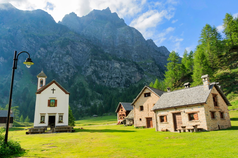 house, mountain range, town, trees, building, green color, 5K, chapel, nature, beautiful, non-urban scene, vacation, houses, built structure, three, village