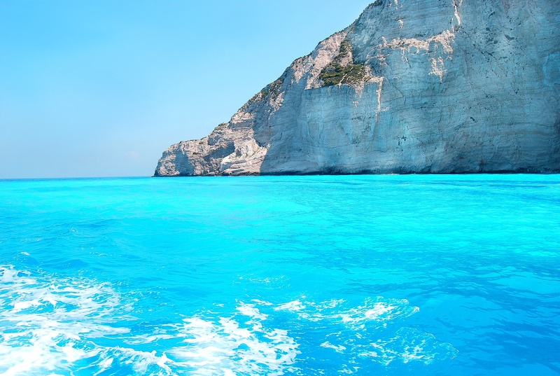 beauty in nature, sky, holidays, white, near, 2K, mediterranean climate, blue, summer, waterfront, no people, day, idyllic, sea, cliffs, the sun, horizon over water