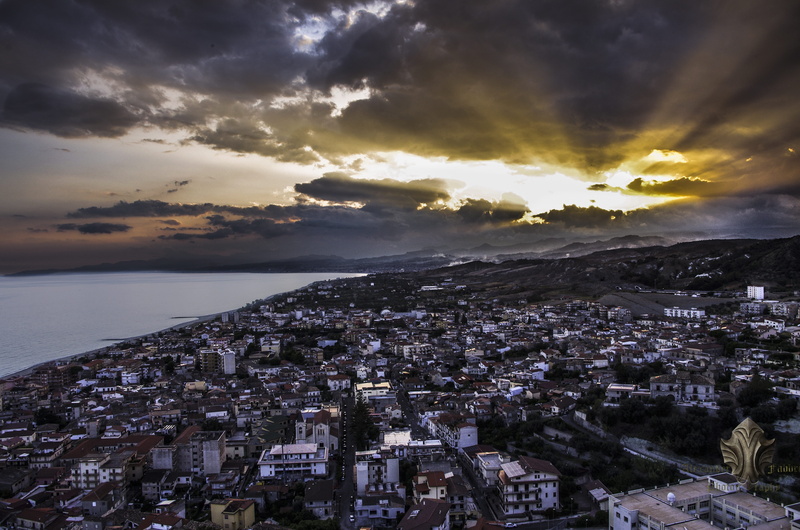 bay, outdoors, town, crowded, townscape, aerial view, sunset, residential district, cloud - sky, castle, beach, building exterior, water, clouds, country