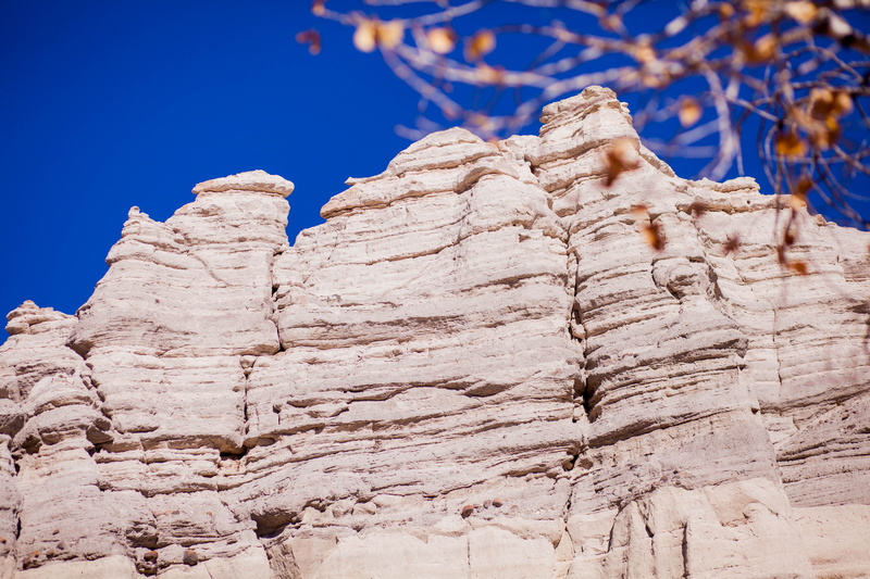 non-urban scene, sky, cliff, blue, fall, blanco, white rock, scenics - nature, solid, travel, rock, blue skies, rock formation, rock - object, clean, outdoors