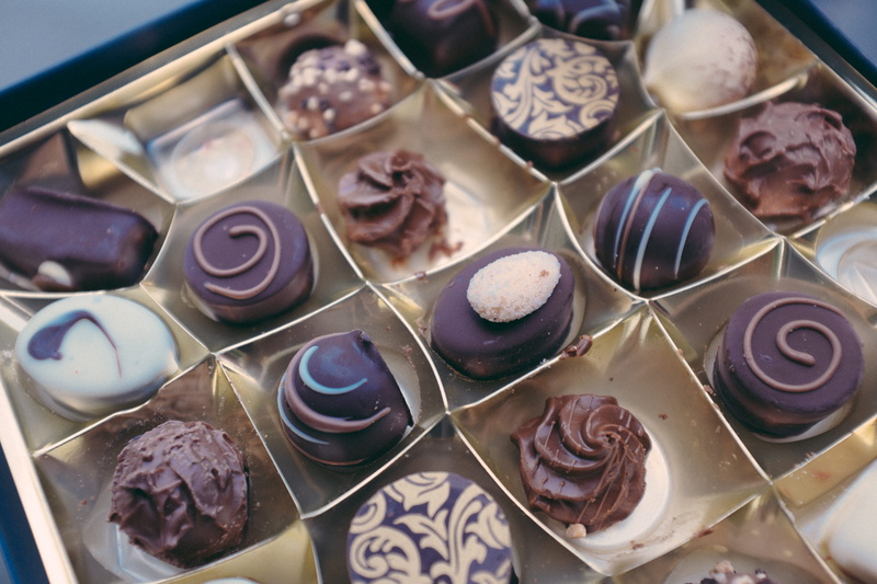sweet Food, indoors, box, unhealthy eating, food and Drink, choice, temptation, close-up, chocolate, dessert, large group of objects, chocolates, Life