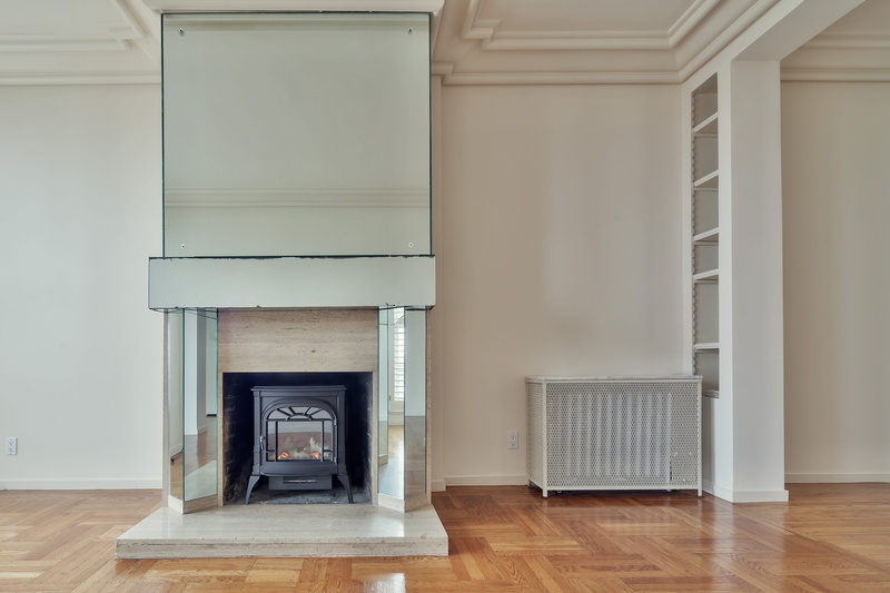 communication, room, residence, interior design, living, hardwood floor, empty, retro styled, wood - material, flooring, wall - building feature, day, television set
