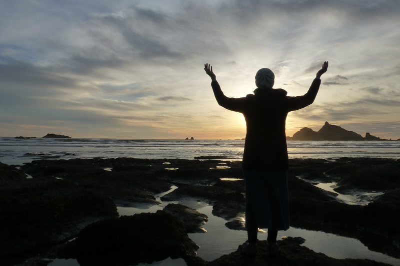cloud - sky, silhouette, human limb, praise, standing, nature, horizon, horizon over water, limb, scenics - nature, hands, sky, 4K, arms outstretched