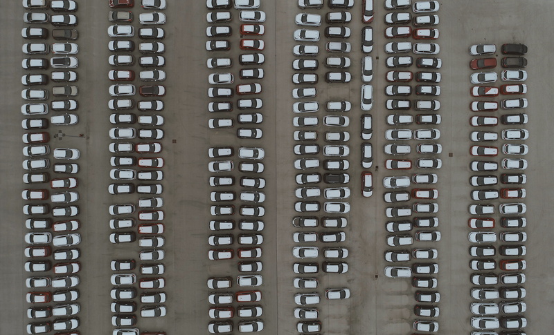 large group of objects, no people, parking, cars, Lots, building, side by side, car, from above, aerial view, arrangement, repetition, photography, architecture