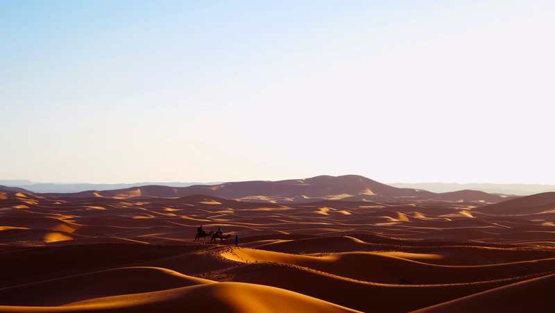 copy space, lovers, remote, sunset, scenery, tranquil scene, love, 2K, tranquility, sky, dramatic landscape, land, desert, outdoors, girlfriend, sun, nature