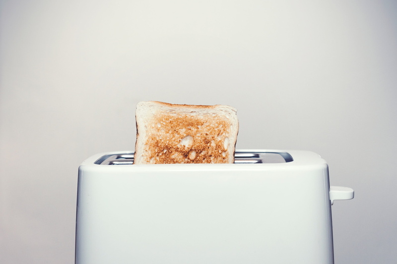 white, breakfast, heat - temperature, slice, colored background, meal, food and drink, toaster, close-up, copy space, appliance, food, 2K, no people, technology