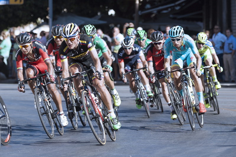 speed, day, cyclists, group of people, sports race, race, competition, ride, road, sport, deporte, activity, travel, lifestyles, transport, racing, sportwear