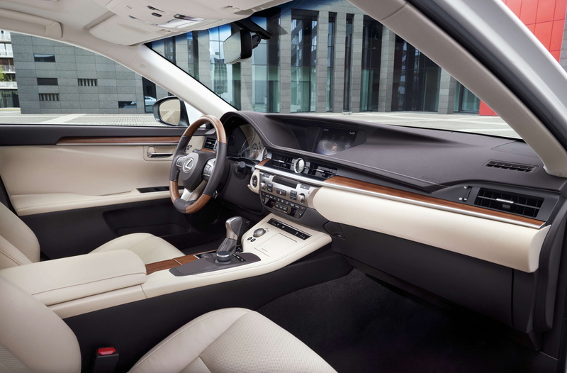 car interior, 4K, adult, travel, real people, steering wheel, human limb, human hand, driving, hand, vehicle interior, one person, control panel, body part