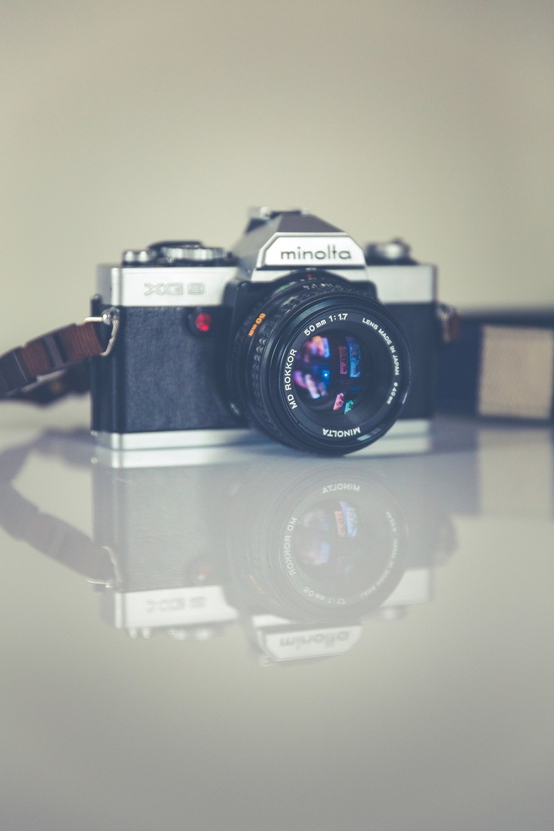 old-fashioned, retro styled, grey, 5K, photography, photographing, lsr, lens, black, studio shot, dslr, nostalgia, single object, indoors, photographic equipment