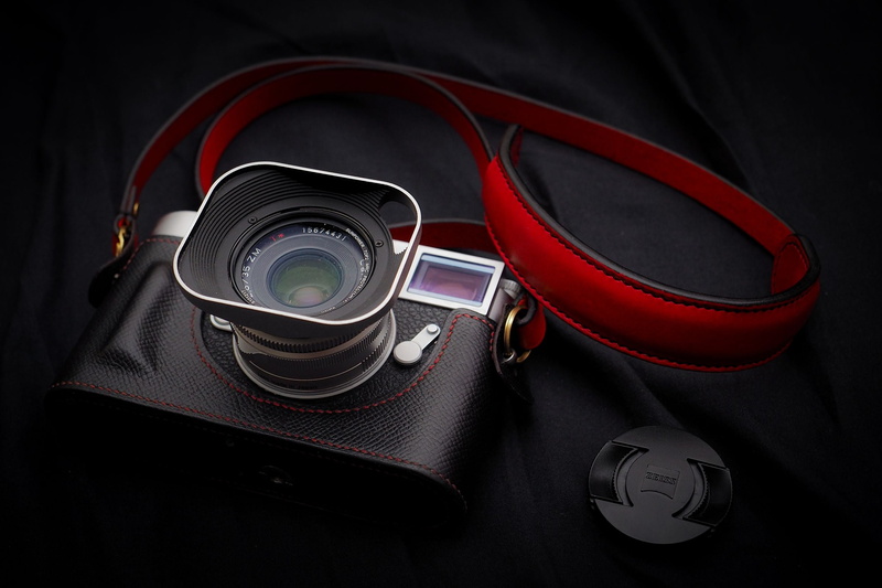 camera, dark background, studio shot, focus on foreground, still life, listening, photography themes, camera - photographic equipment, arts culture and entertainment
