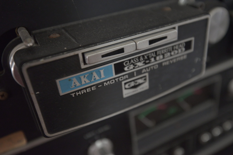 screen, selective focus, still life, sound, intensity, arts culture and entertainment, 5K, western script, communication, close-up, equipment, radio station