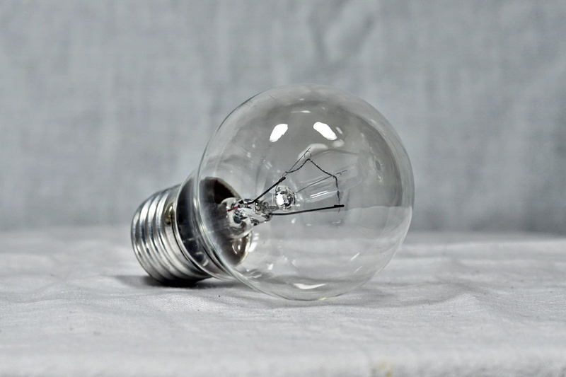filament, studio shot, gray background, clear, light, electricity, hell, fragility, purity, nature, bulbs, glow, shape, gray, 2K, glass - material, table