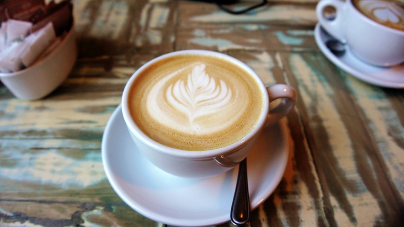 coffee, latte, close-up, still life, chile, hot drink, coffee - drink, cafe, froth art, mug, refreshment, frothy drink, breakfast, freshness, leaf, coffee cup
