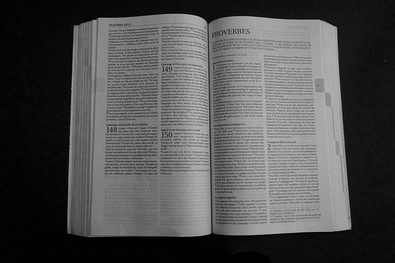 old, book, foi, page, literature, 4K, black background, eglise, publication, indoors, bible, proverbes, sagesse, studying, education, paper, belief, religion