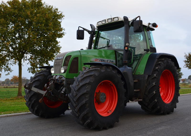 plant, tractor, outdoors, fendt, land, road, 4K, machine, land vehicle, stationary, sky, agricultural equipment, mode of transportation, vehicle, agricultural machinery