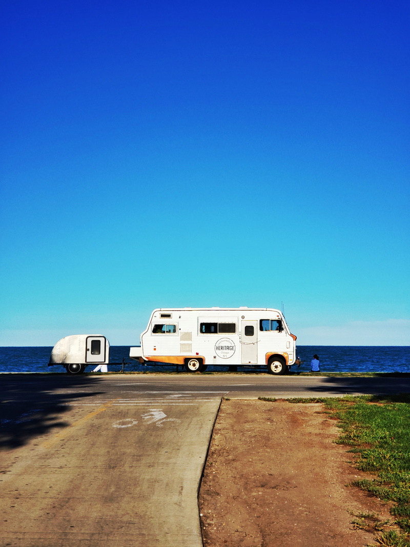 sunlight, clear sky, white, road, 4K, travel, day, horizon over water, nature, car, outdoors, sky, sea, land vehicle, water, horizon, blue, view, rv, motor vehicle