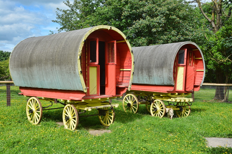 land, countryside, travel, 5K, leisure, red, commercial land vehicle, outdoor, Mobile Home, landscape, grass, Caravan, no people, Rv, truck, Irish, agriculture