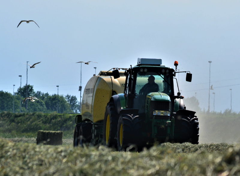 harvester, hay, john deere 7430, sky, transportation, harvest, outdoors, entjes bv, tug, tractors, slochteren, rural scene, nature, agricultural equipment