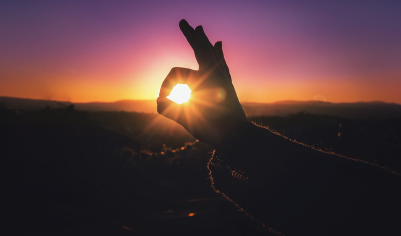 human arm, blue sky, 5K, sunbeam, nature, sunlight, background image, goodbye to date, sunset, human hand, limb, memories, sign, finger, lens flare, colors